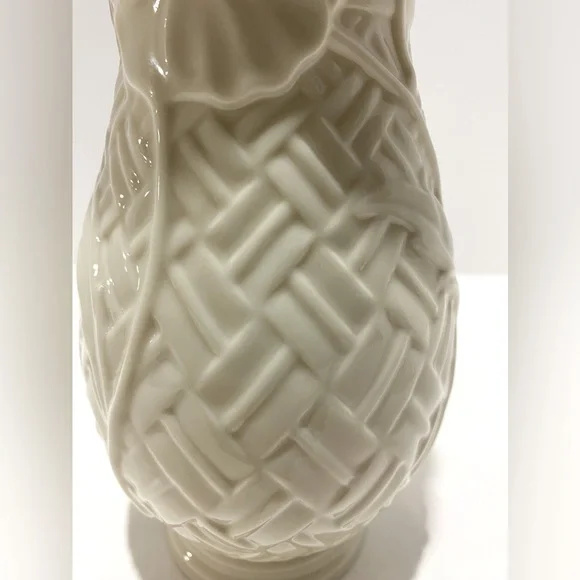 Lenox Basket of Flowers Medium Pansy Vase Ivory w/ Basketweave Design 9" Retired - Picture 4 of 8